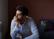 Kenapa Banyak Orang Overthinking dan Ini Cara Atasinya