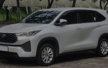 Mobil Keluarga Ini Ternyata Enak Buat Ngebut Tipis-Tipis