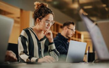 Tips Jaga Badan Tetap Bugar Meski Kerja Seharian